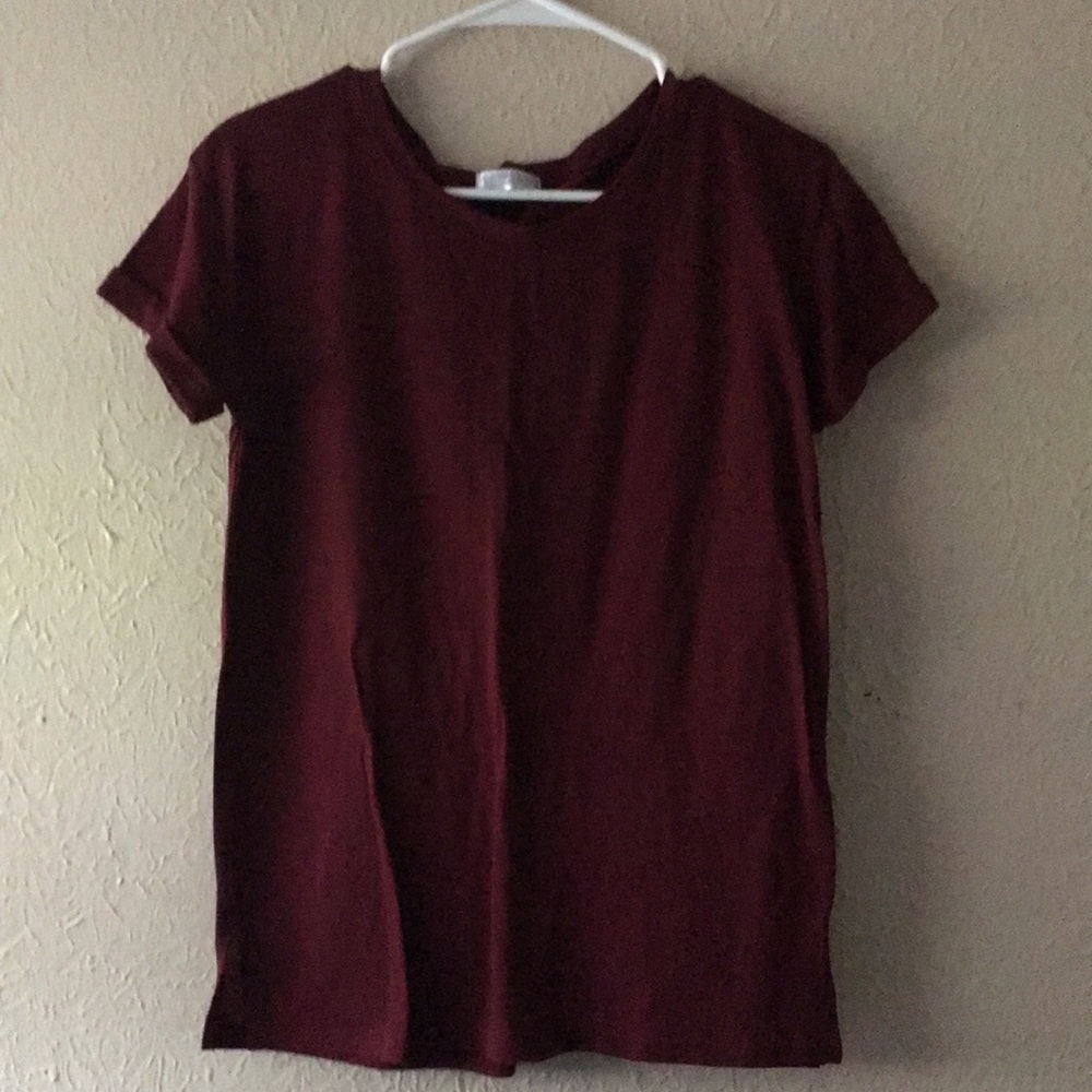 Maroon t shirt